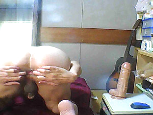 When I was playing with my boobs, lewd juice dripped from. - And I kissed the big dald and put it in my anus and followed it. My anal hole has also gotten bigger.